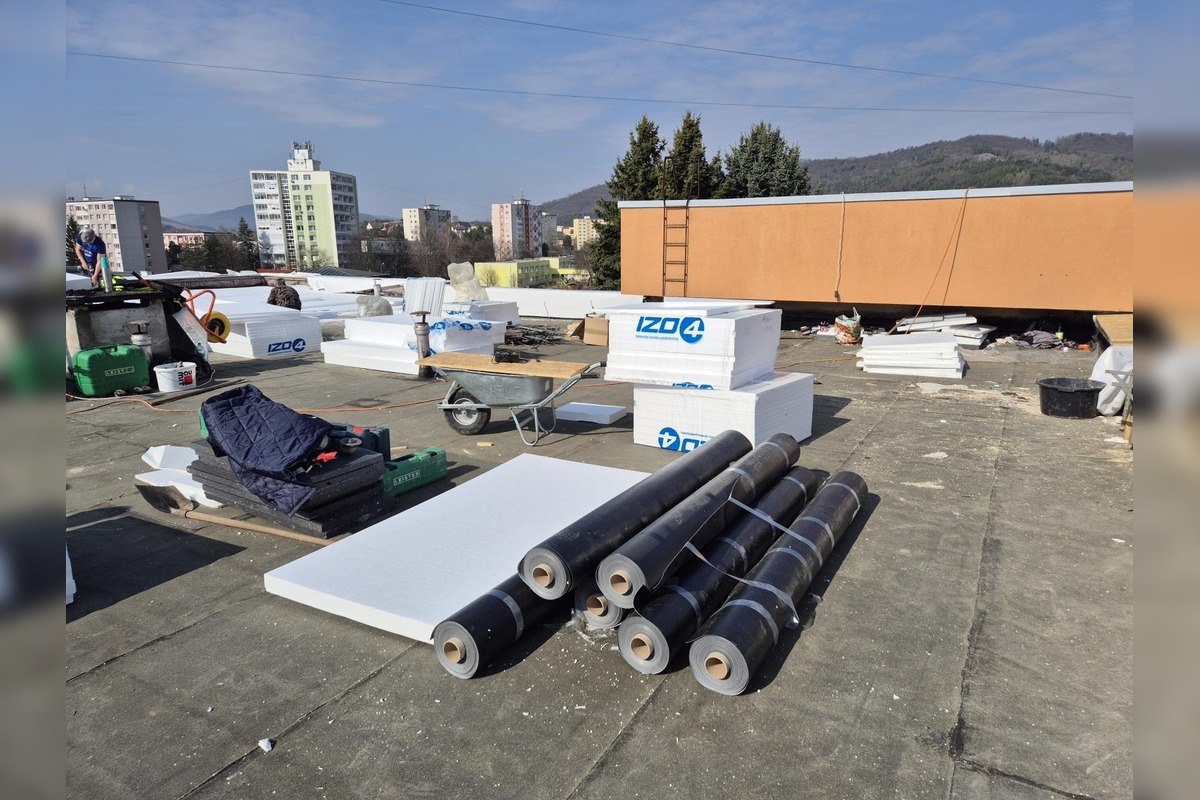 FOTO: Poliklinika v Detve sa dočká novej strechy, foto 1