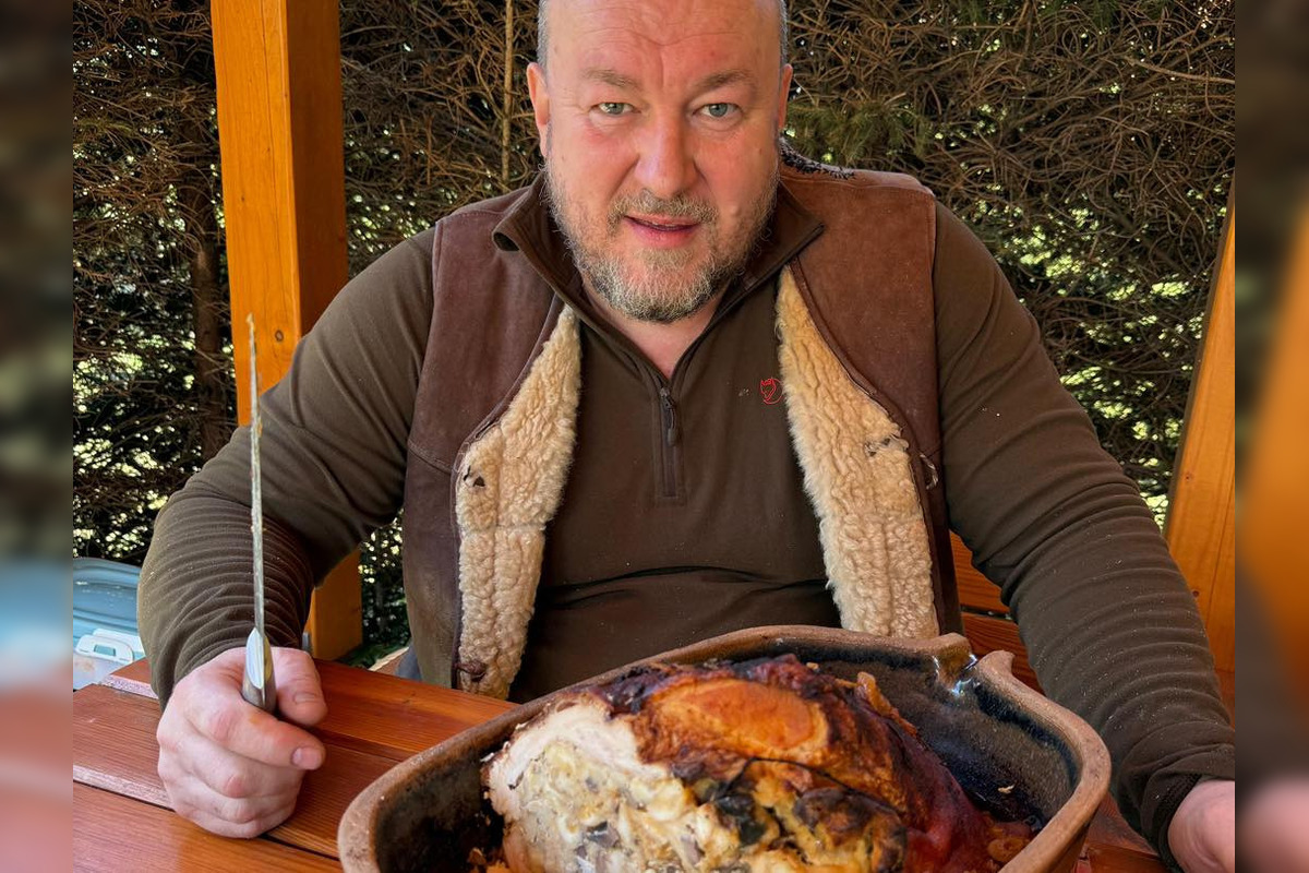 FOTO: Huliak sa pochválil, ako trávil veľkonočné sviatky. Kúpal sa v potoku a rúbal drevo, schytal však kritiku, foto 1