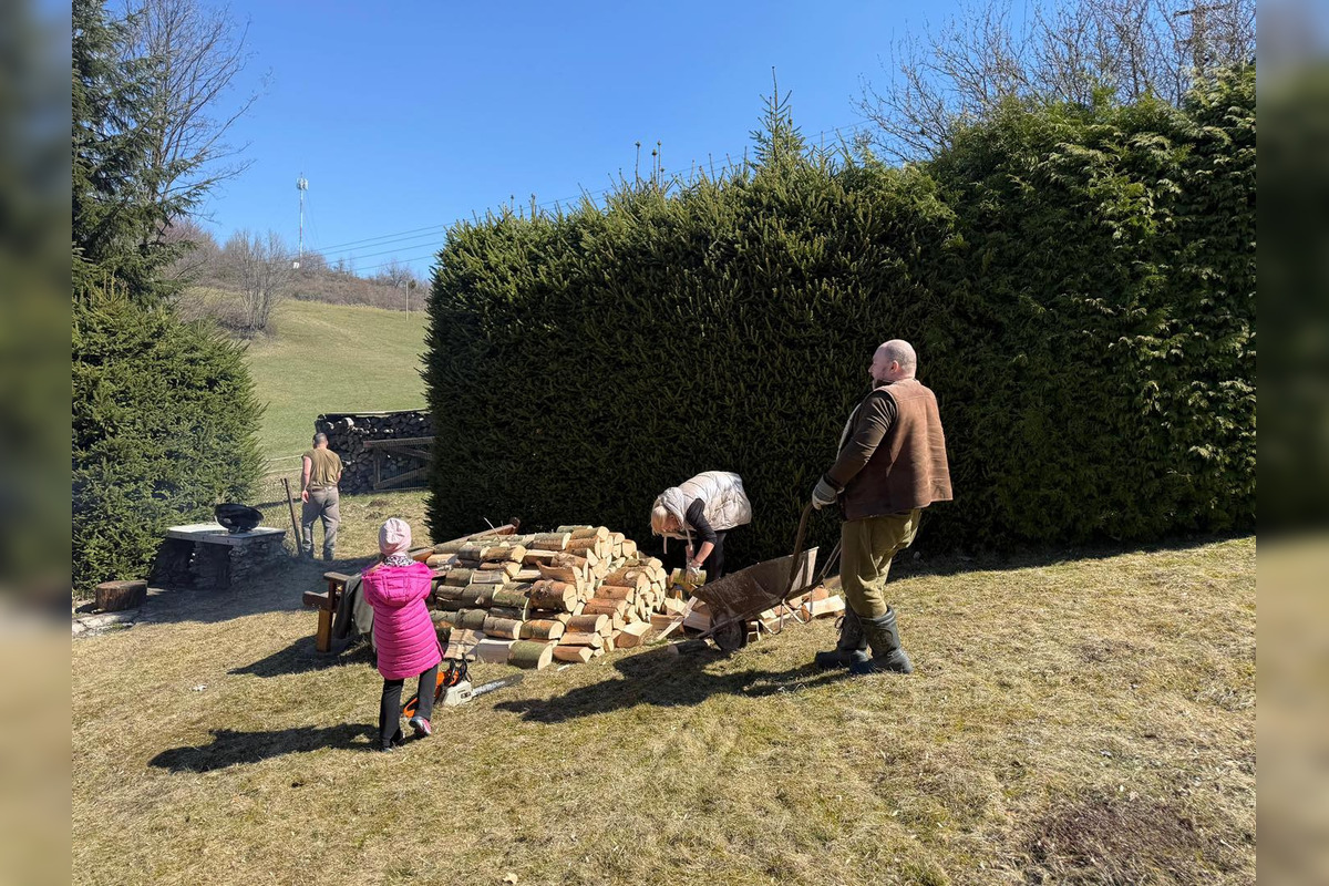 FOTO: Huliak sa pochválil, ako trávil veľkonočné sviatky. Kúpal sa v potoku a rúbal drevo, schytal však kritiku, foto 2