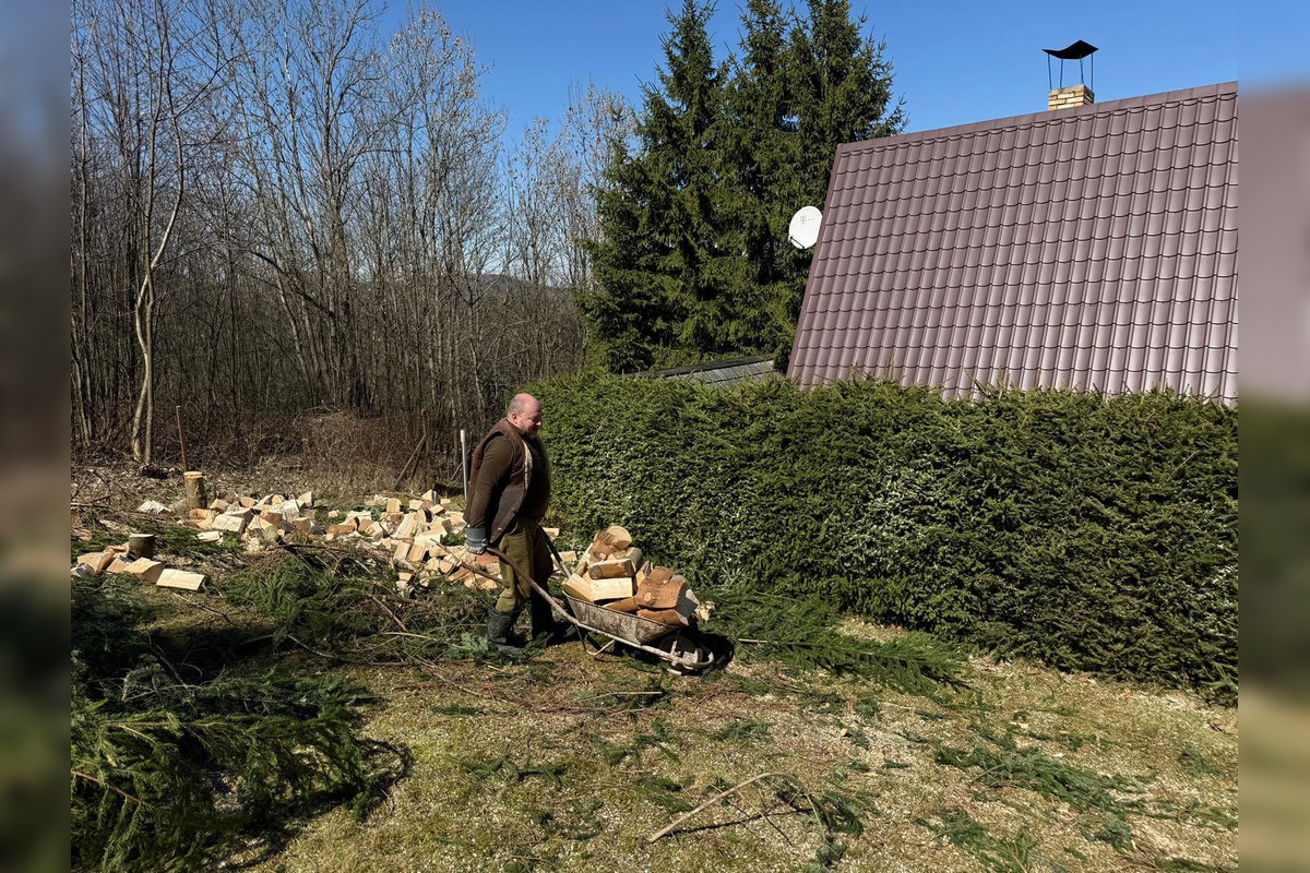 FOTO: Huliak sa pochválil, ako trávil veľkonočné sviatky. Kúpal sa v potoku a rúbal drevo, schytal však kritiku, foto 3