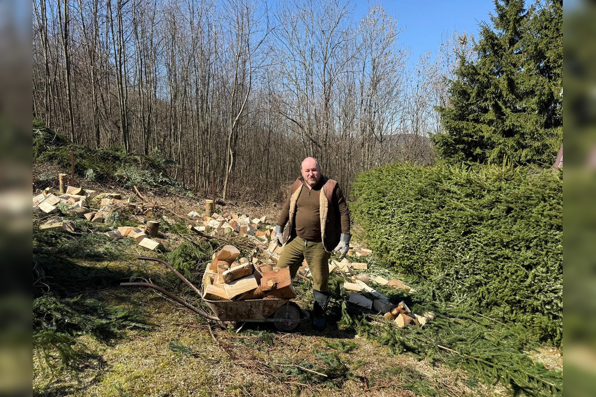 FOTO: Huliak sa pochválil, ako trávil veľkonočné sviatky. Kúpal sa v potoku a rúbal drevo, schytal však kritiku, foto 4