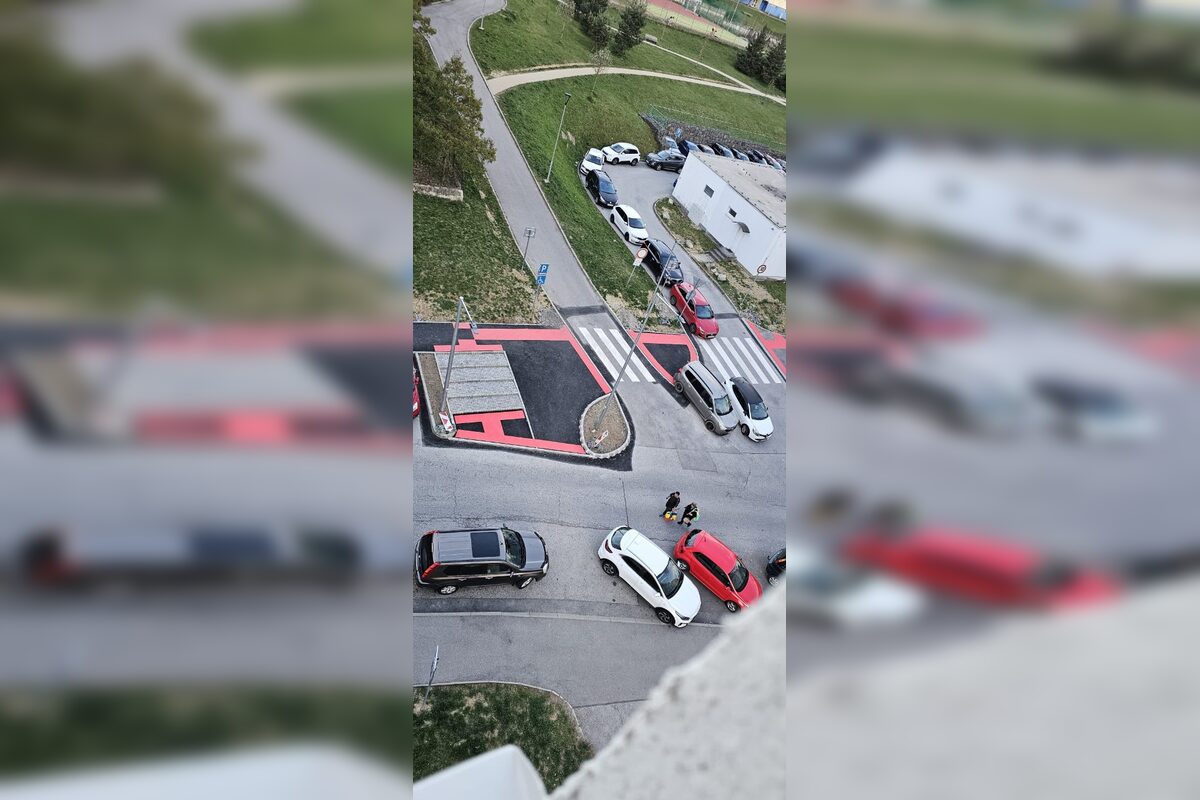 FOTO: Po stavebných prácach zostali v Sásovej kopy odpadu, foto 1