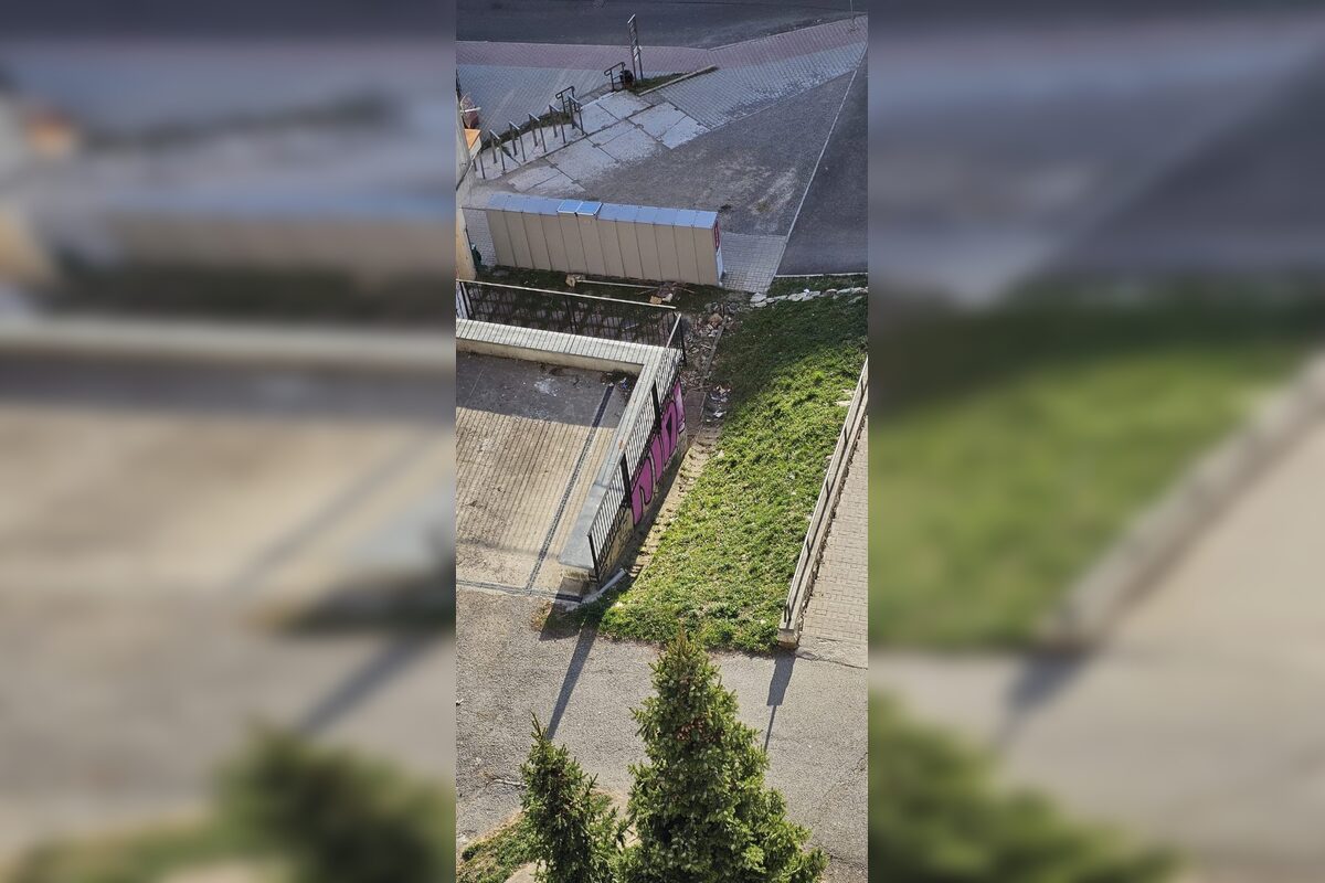 FOTO: Po stavebných prácach zostali v Sásovej kopy odpadu, foto 3