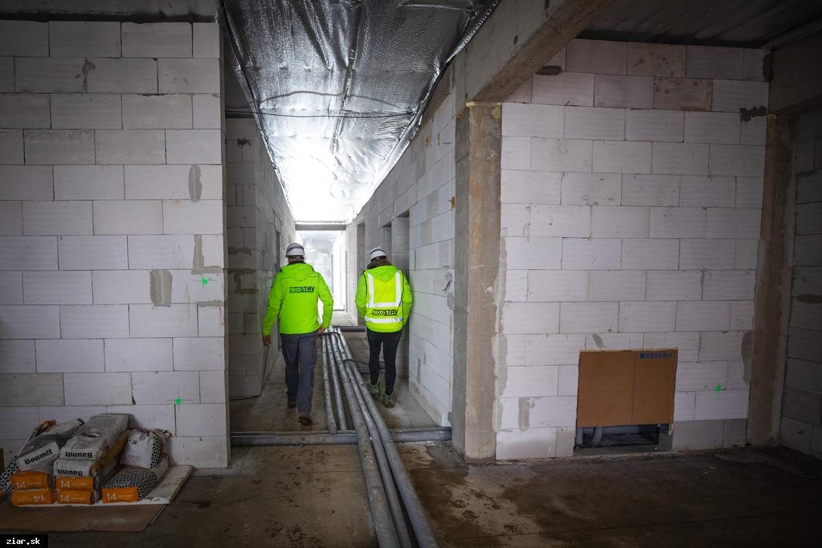 FOTO: V Žiari nad Hronom pokračujú vo výstavbe novej budovu pre účely DSS Doména, foto 2