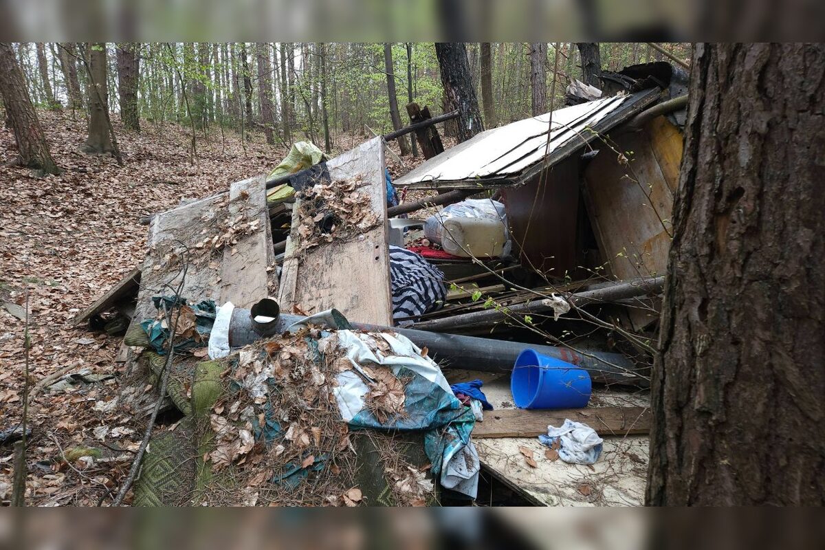 FOTO: Les nad Tulskou ulicou v Banskej Bystrici trápi neporiadok, foto 2