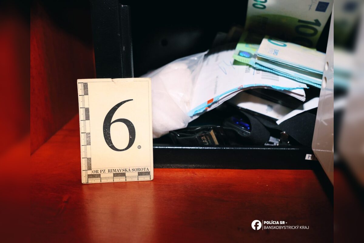 FOTO: V rodinnom dome v Rimavskej Sobote našli drogy, foto 1