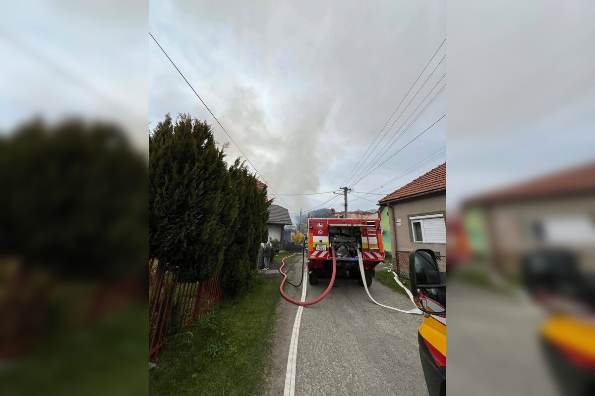 FOTO: V Nemeckej vyhlásili zbierku po ničivom požiari domu, foto 6