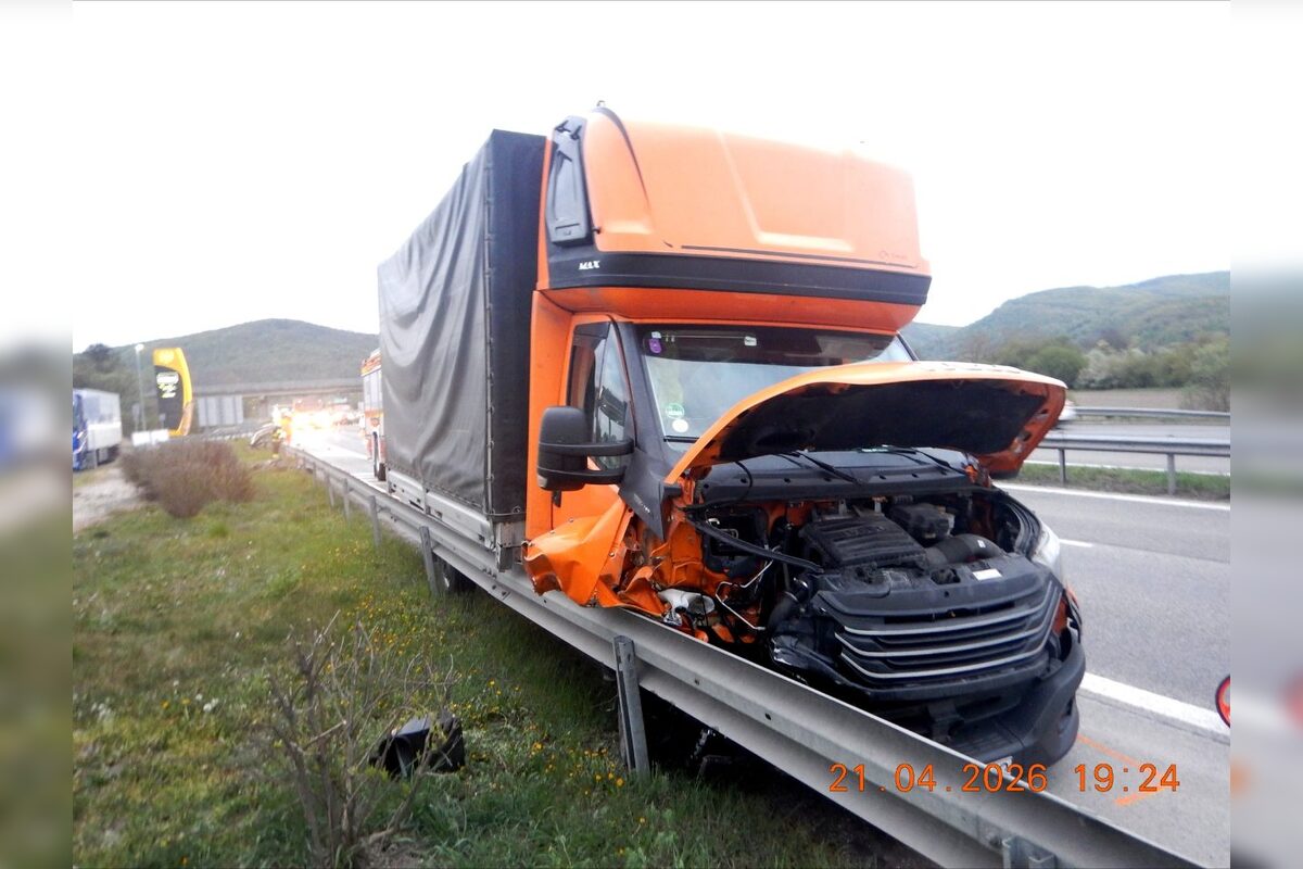 FOTO: Opitý vodič spôsobil nehodu na R1 neďaleko Zvolena, foto 3