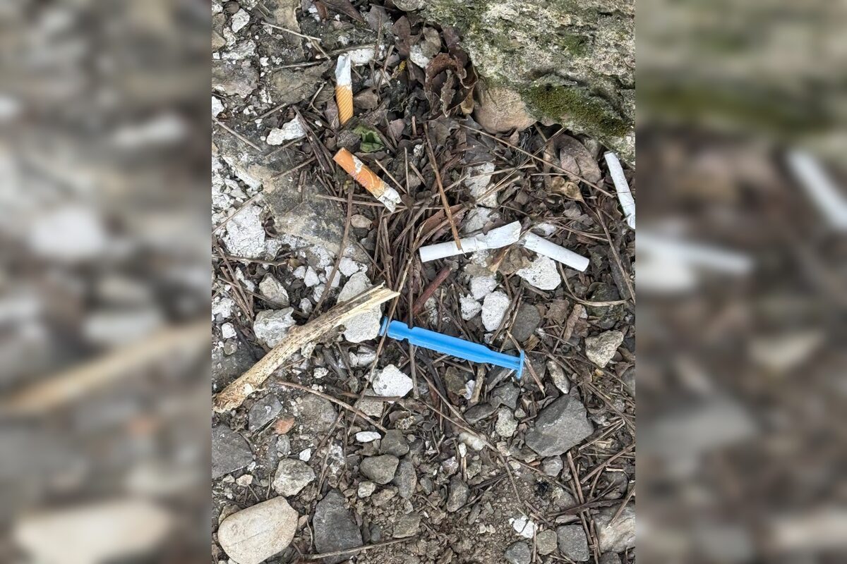 FOTO: V uliciach Zvolena opäť bolo množstvo pohodených použitých striekačiek, foto 3