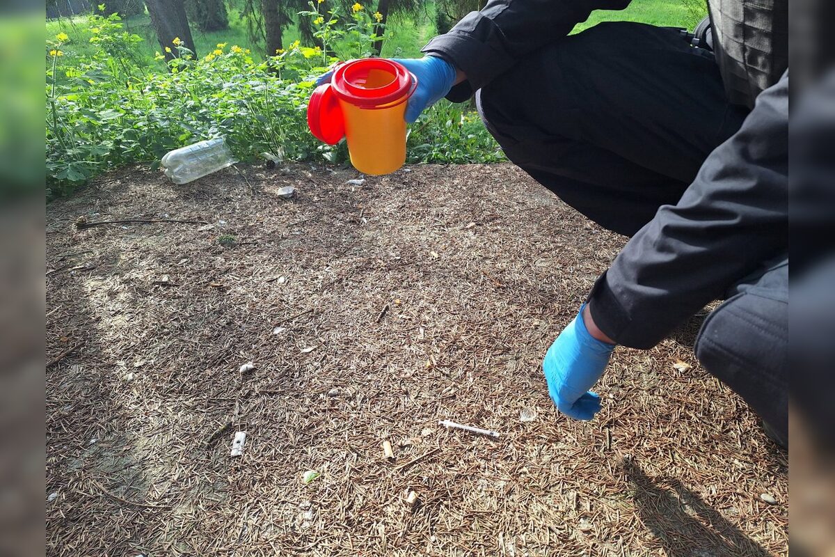 FOTO: V uliciach Zvolena opäť bolo množstvo pohodených použitých striekačiek, foto 7