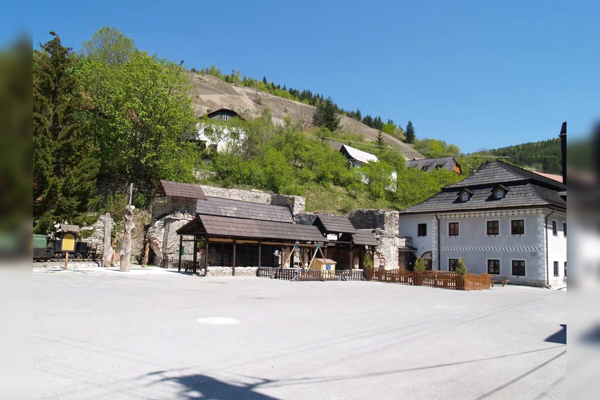 FOTO: Banícky orloj v Španej Doline čaká oprava, foto 2