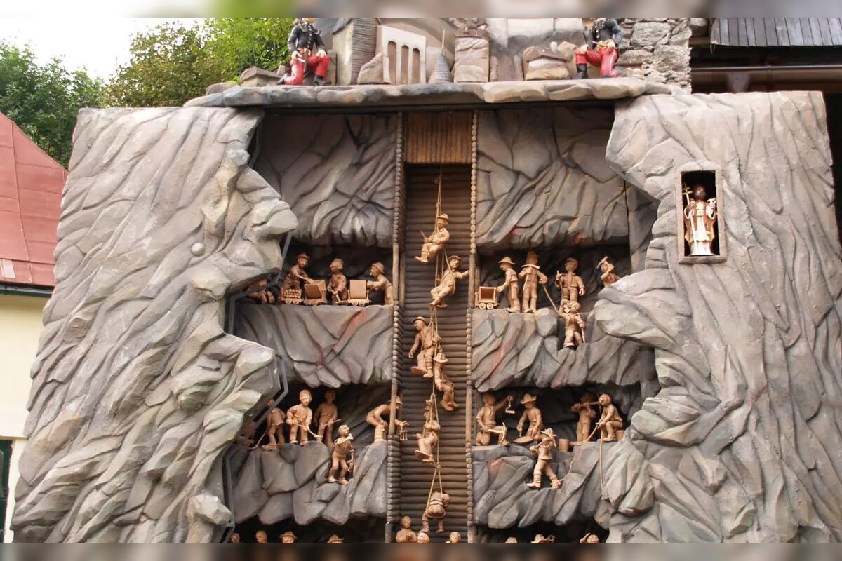 FOTO: Banícky orloj v Španej Doline čaká oprava, foto 3