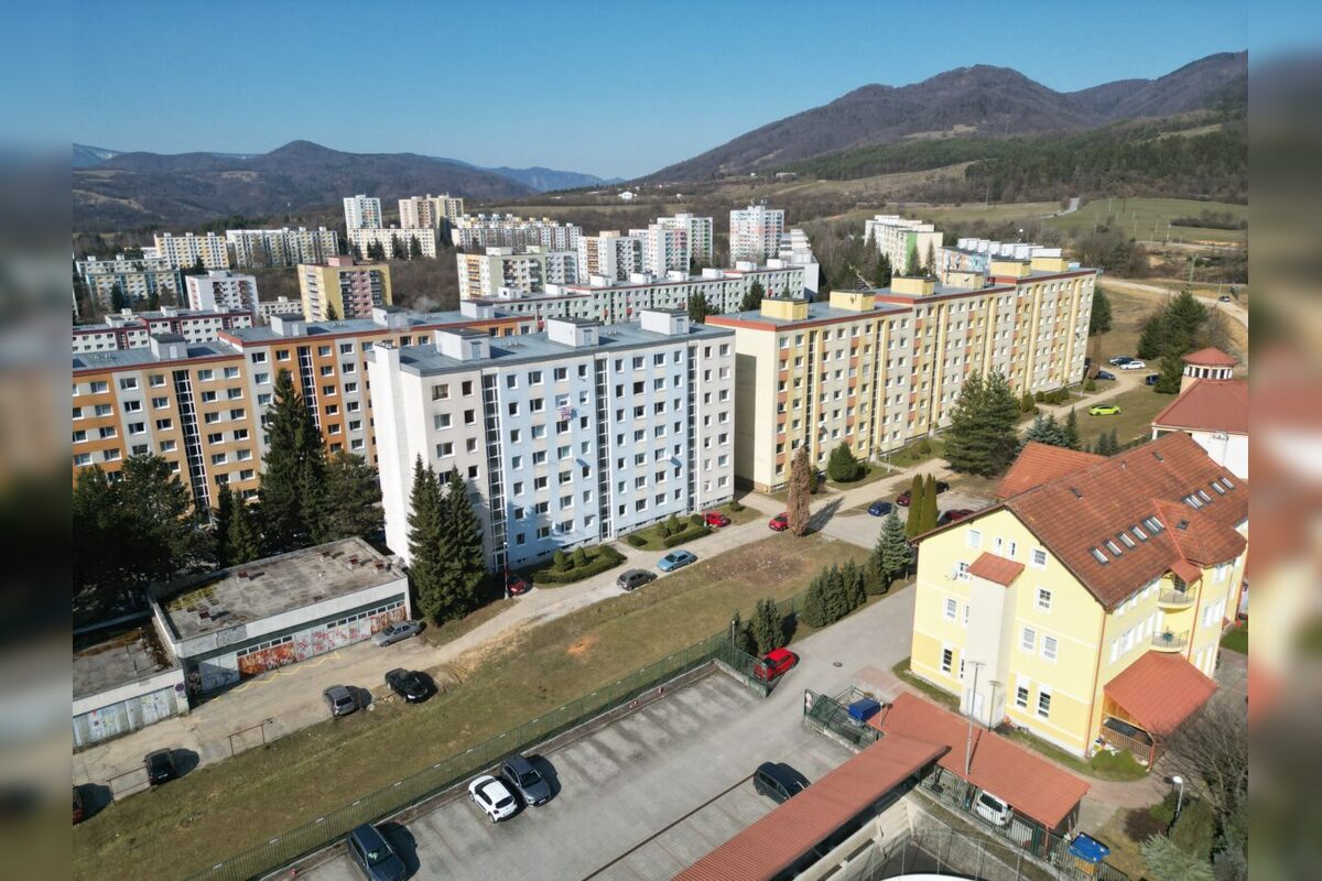 FOTO: V Banskej Bystrici pribudne 100 parkovacích miest, foto 1