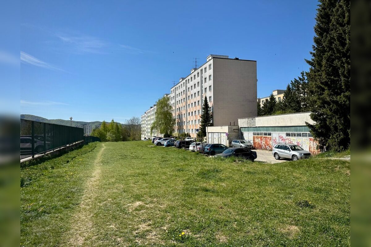 FOTO: V Banskej Bystrici pribudne 100 parkovacích miest, foto 2