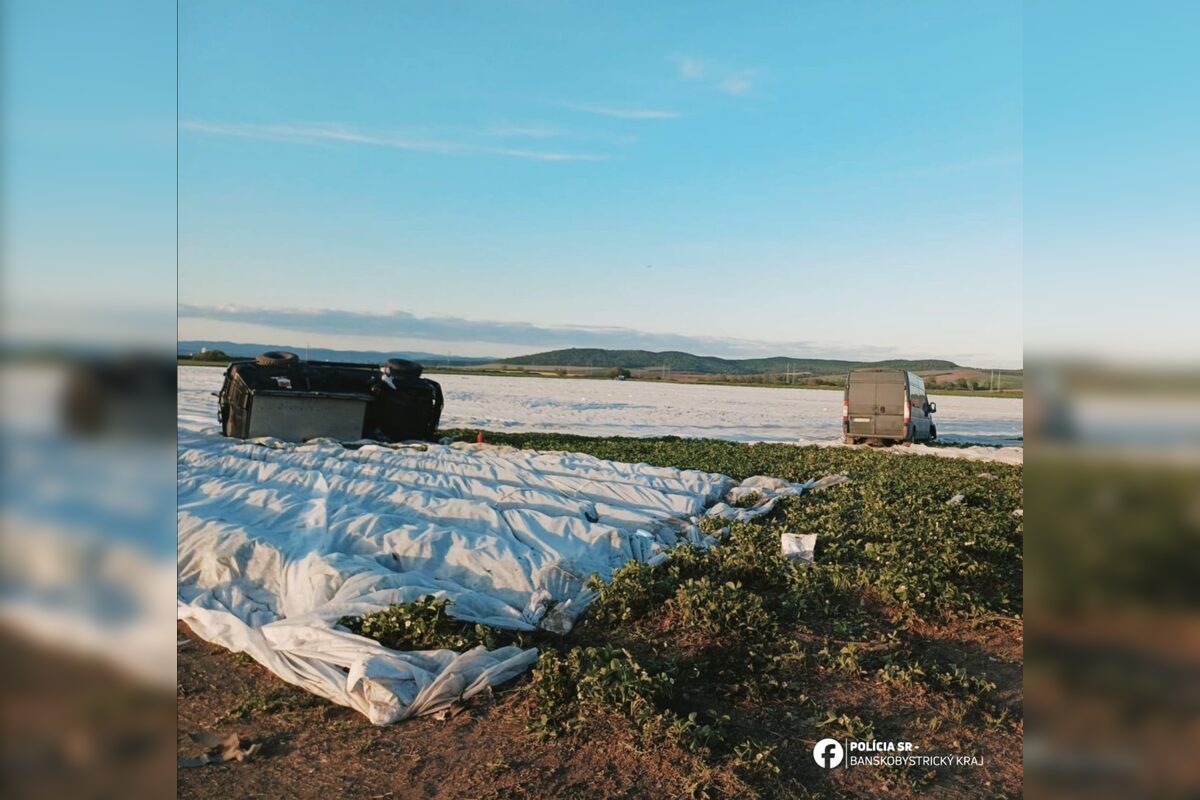 FOTO: Pri Rimavskej Sobote došlo k vážnej nehode dvoch áut, foto 3