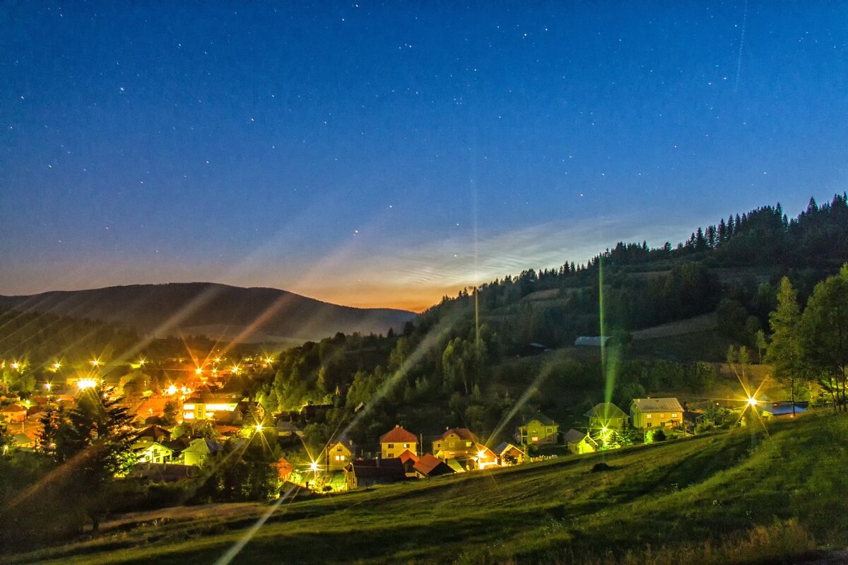 FOTO: Nočné svietiace oblaky štartujú sezónu, foto 1