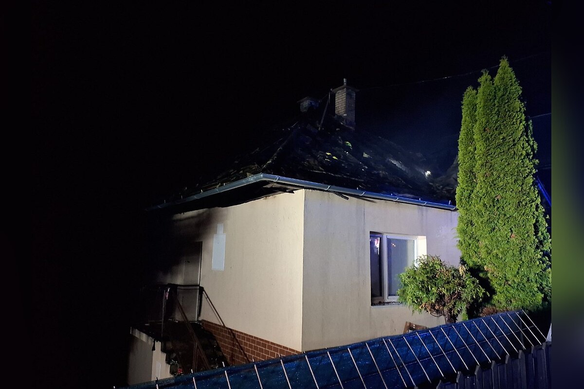 FOTO: Požiar pripravil rodinu zo Závadky nad Hronom o bývanie, foto 3