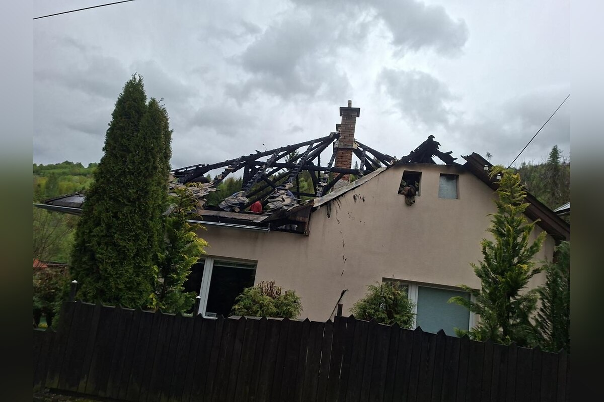 FOTO: Požiar pripravil rodinu zo Závadky nad Hronom o bývanie, foto 5