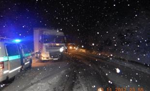 Dopravný chaos v Banskobystrickom kraji, na sneženie doplatila aj mladá vodička