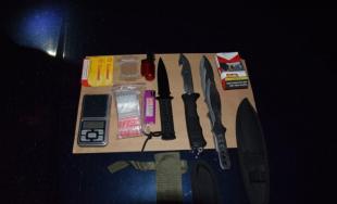 Policajná naháňačka v Lučenci, 38-ročný muž bez vodičského preukazu zastavil až po streľbe na auto