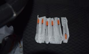 Policajná naháňačka v Lučenci, 38-ročný muž bez vodičského preukazu zastavil až po streľbe na auto