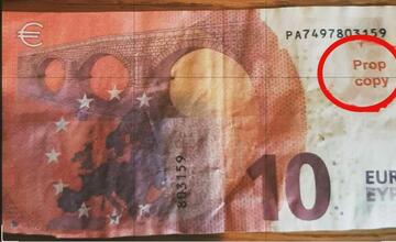 FOTO: Falošné eurobankovky v Banskej Bystrici