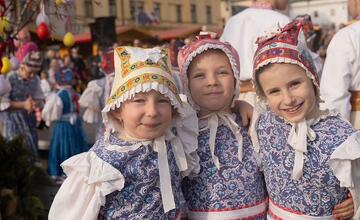 FOTO: Malí tanečníci z folklórneho súboru Radosť vystúpili na banskobystrickom námestí