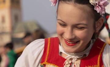 FOTO: Malí tanečníci z folklórneho súboru Radosť vystúpili na banskobystrickom námestí