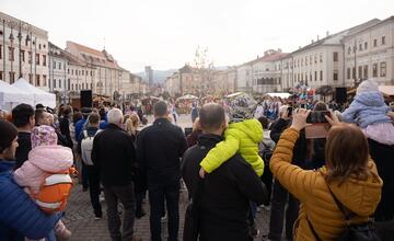 FOTO: Malí tanečníci z folklórneho súboru Radosť vystúpili na banskobystrickom námestí