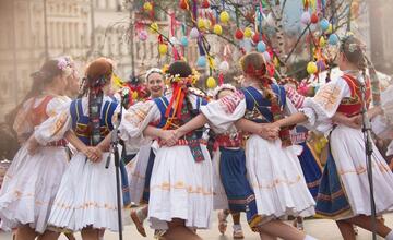 FOTO: Malí tanečníci z folklórneho súboru Radosť vystúpili na banskobystrickom námestí