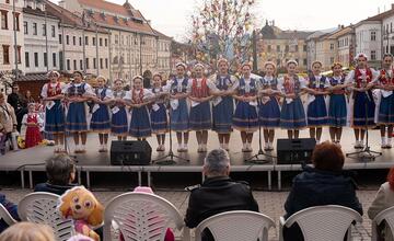FOTO: Malí tanečníci z folklórneho súboru Radosť vystúpili na banskobystrickom námestí