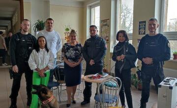 FOTO: Policajti v lučeneckej škole