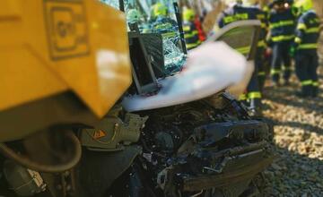 FOTO: Zábery z tragickej dopravnej nehody v Pitelovej. Zomreli dvaja ľudia