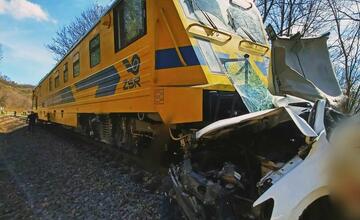 FOTO: Zábery z tragickej dopravnej nehody v Pitelovej. Zomreli dvaja ľudia