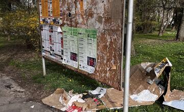 FOTO: Výlep plagátov v Banskej Bystrici