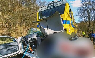 FOTO: Pitelová plakala, stovky ľudí sa lúčili s Jozefom a Janou