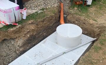 FOTO: Banská Bystrica skrášlila areály viacerých škôlok