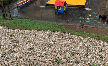 FOTO: Banská Bystrica skrášlila areály viacerých škôlok