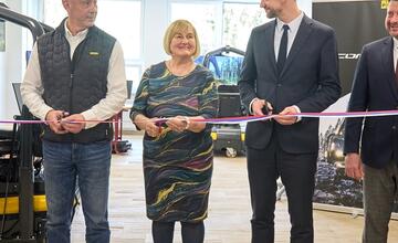 FOTO: Študenti lesníckej školy v Banskej Štiavnici dostali novú techniku