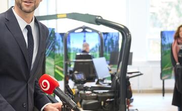 FOTO: Študenti lesníckej školy v Banskej Štiavnici dostali novú techniku