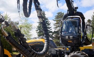 FOTO: Študenti lesníckej školy v Banskej Štiavnici dostali novú techniku
