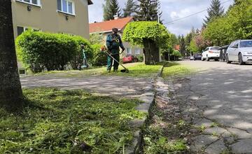FOTO: Ruku k dielu pri údržbe mesta priložia opäť aj odsúdení