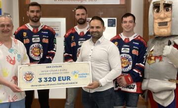 FOTO: Vďaka úspešnej dražbe dresov mohol HKM Zvolen podporiť Svetielko nádeje