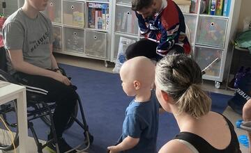 FOTO: Vďaka úspešnej dražbe dresov mohol HKM Zvolen podporiť Svetielko nádeje