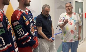 FOTO: Vďaka úspešnej dražbe dresov mohol HKM Zvolen podporiť Svetielko nádeje