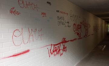 FOTO: Vandali opäť zničili podchod v Banskej Bystrici