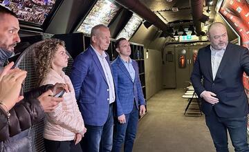 FOTO: V banskobystrickej železničnej stanici stojí protidrogový vlak