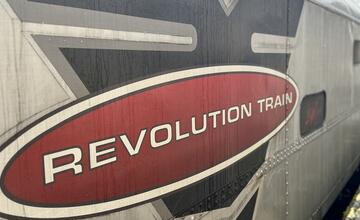 FOTO: V banskobystrickej železničnej stanici stojí protidrogový vlak