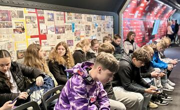 FOTO: V banskobystrickej železničnej stanici stojí protidrogový vlak