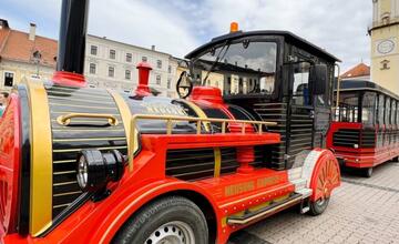 FOTO: Do ulíc v Banskej Bystrici sa vráti obľúbený turistický vláčik